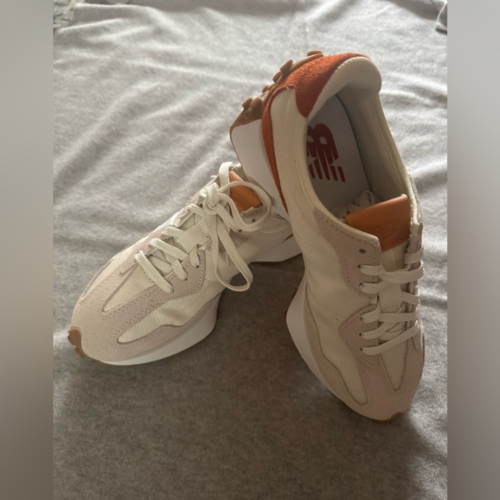 New Balance Women’s Beige and Rust Colored Sneakers. Size 8.5.  NWOB.